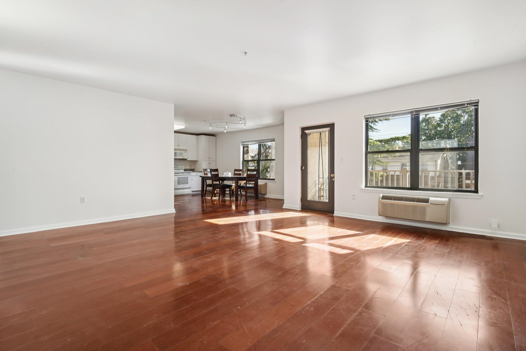 8915 BERGENWOOD AVE Unit: 12