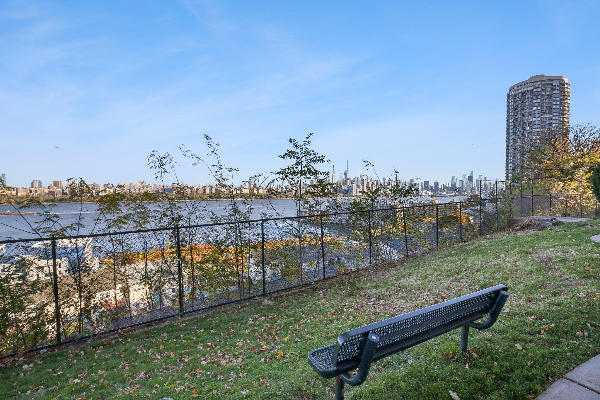 8600 BLVD EAST Unit: 5F