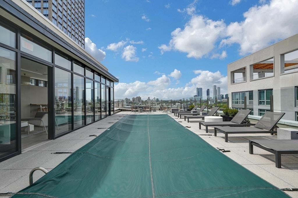160 1ST ST Unit: 703