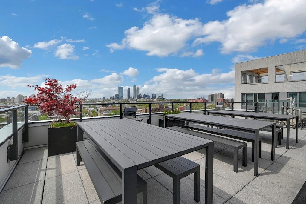 160 1ST ST Unit: 703