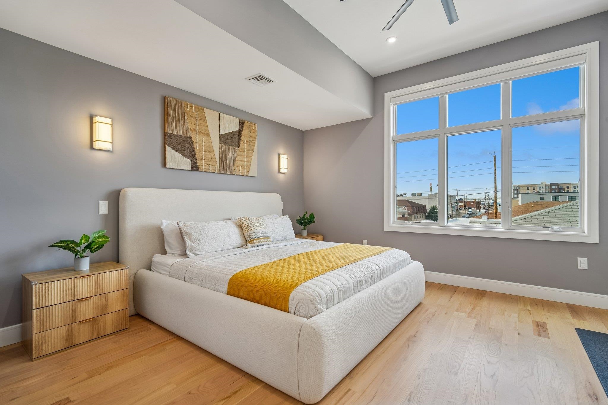 305 8TH ST Unit: 2