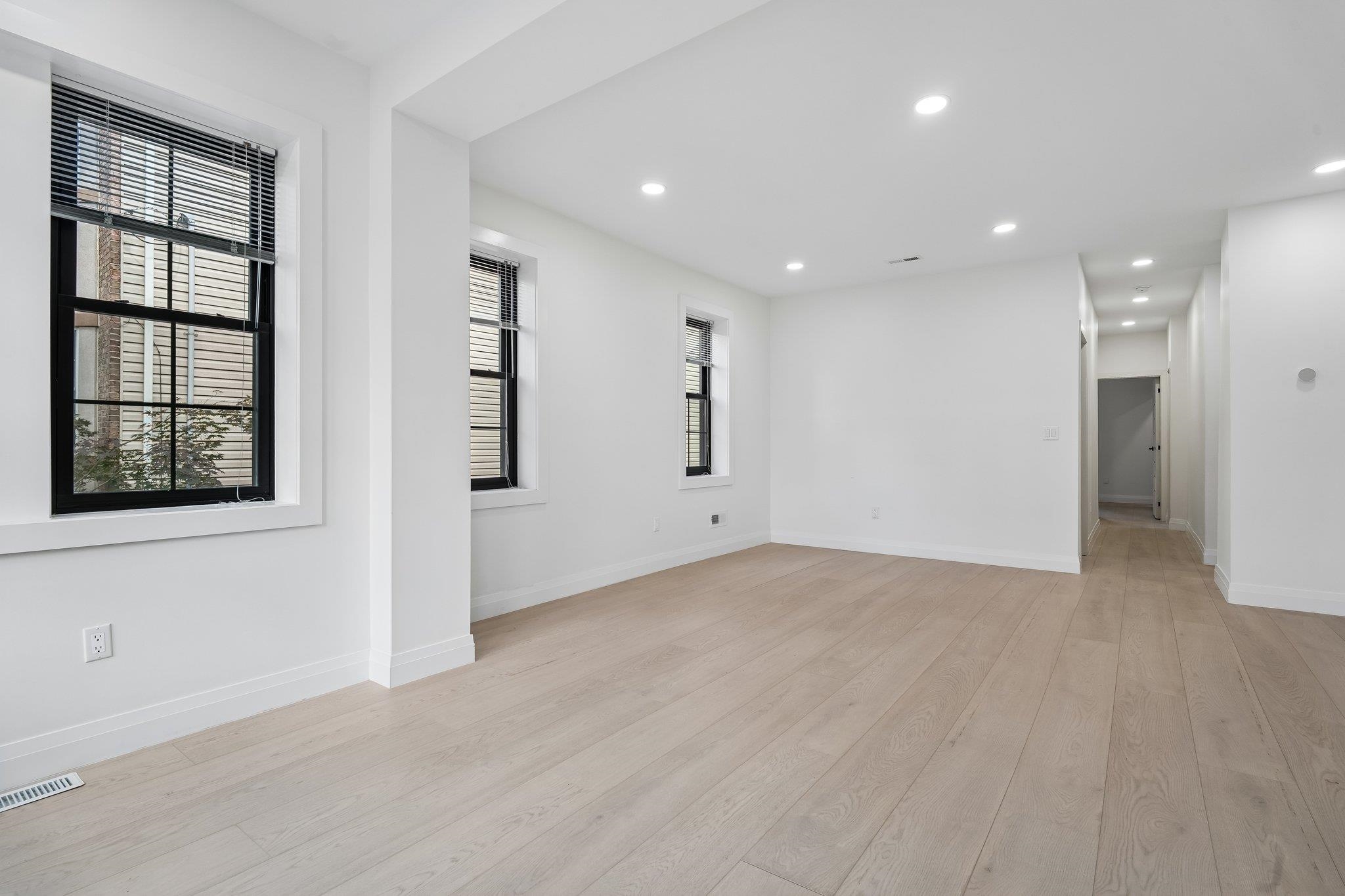 423 AURORA AVE Unit: 1