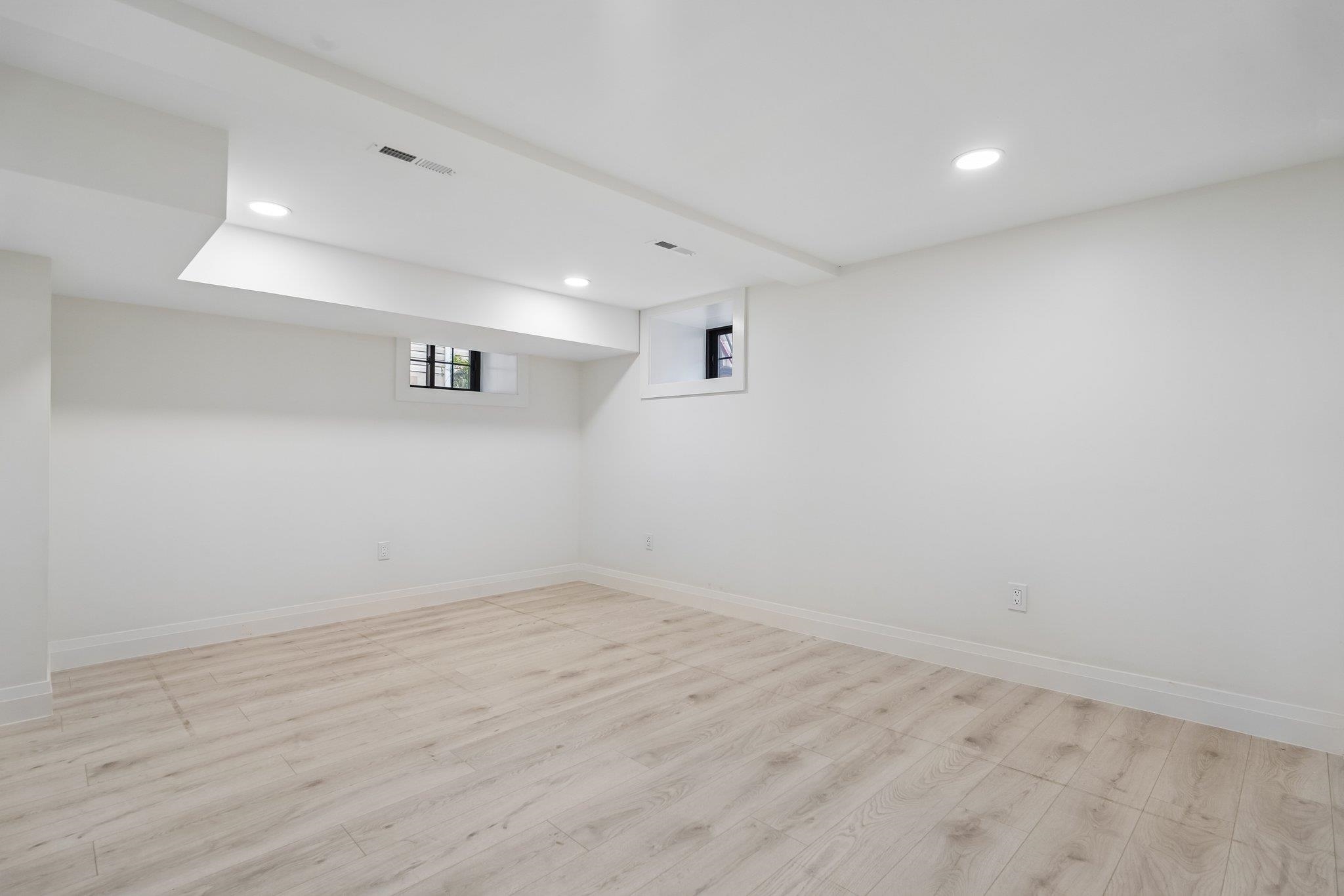 423 AURORA AVE Unit: 1