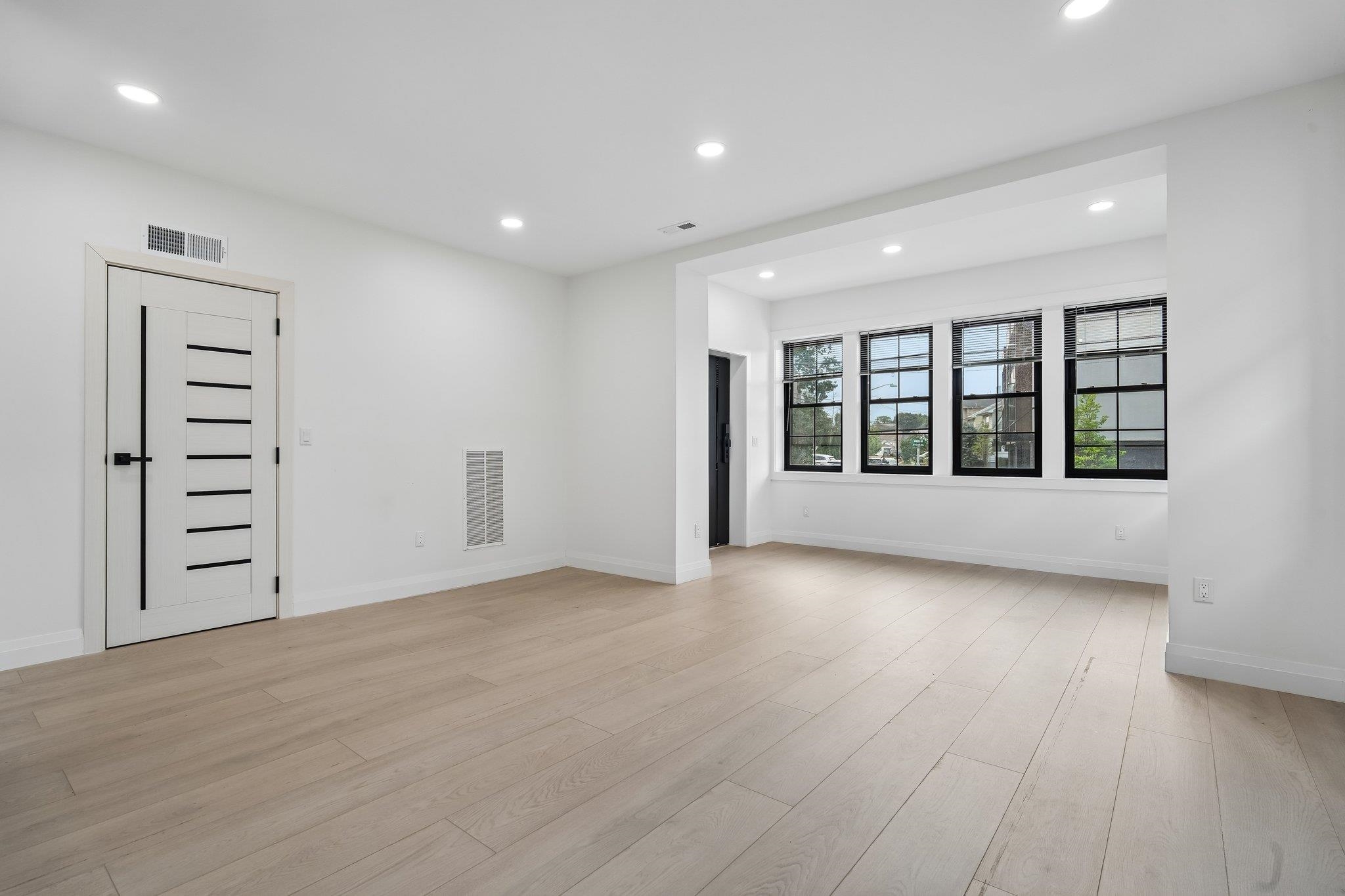 423 AURORA AVE Unit: 1