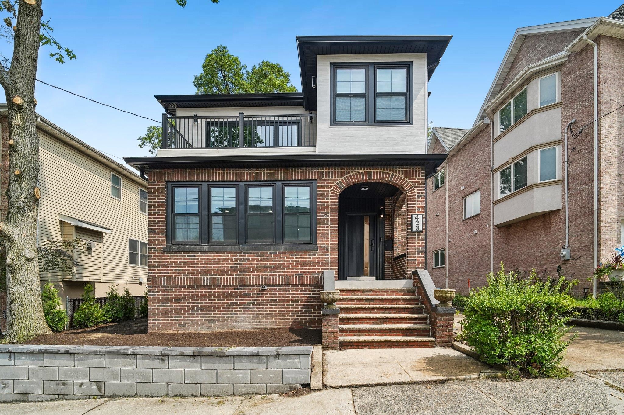 423 AURORA AVE Unit: 1