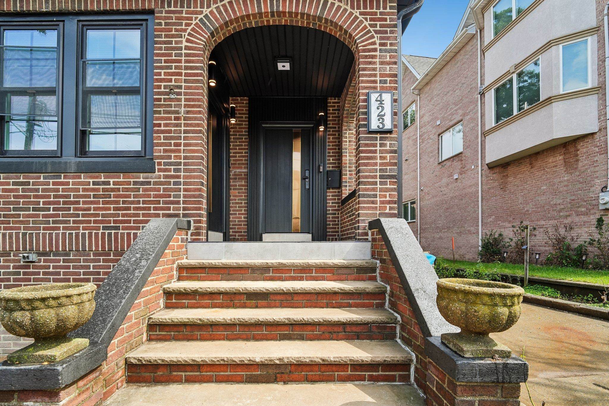 423 AURORA AVE Unit: 1