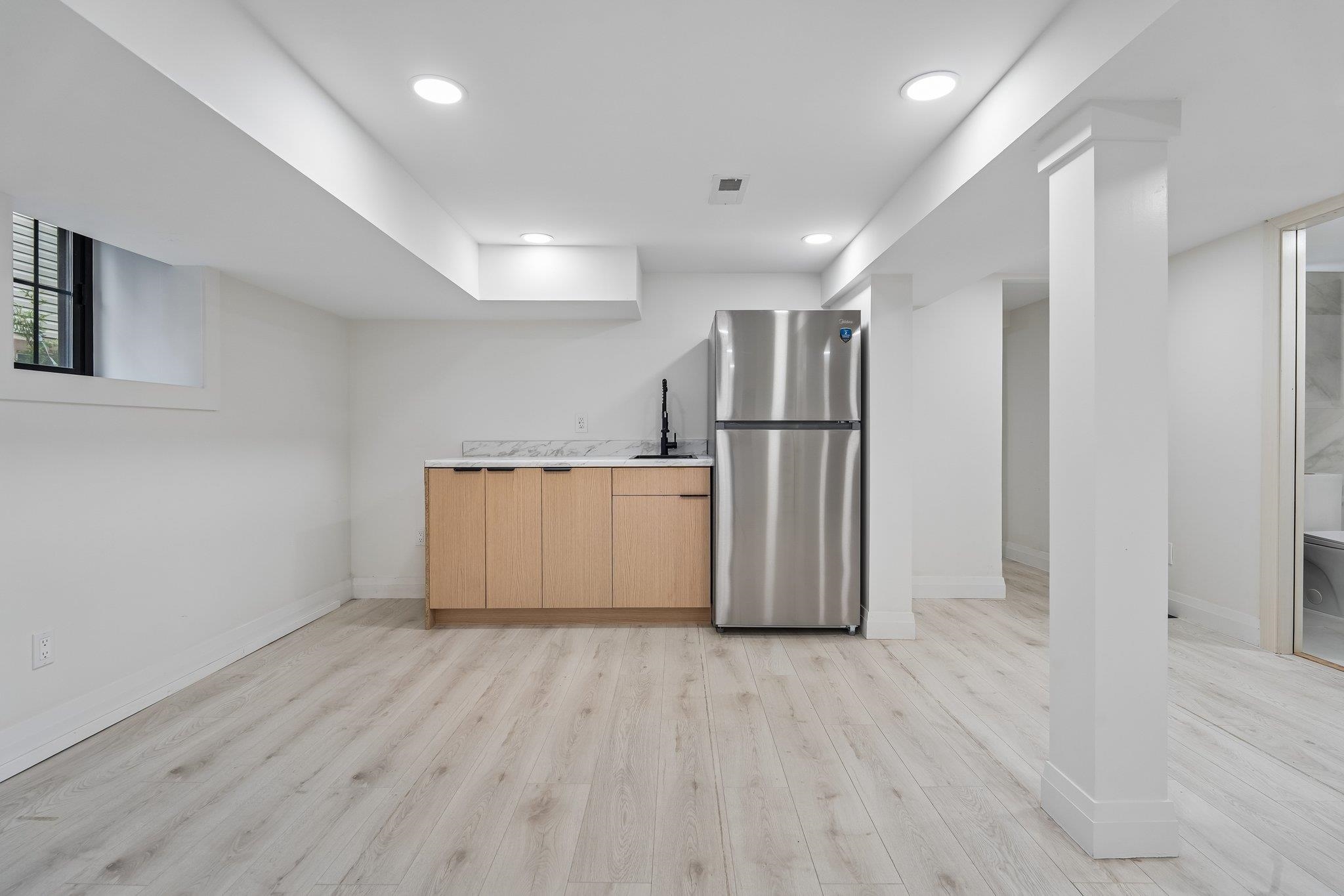 423 AURORA AVE Unit: 1