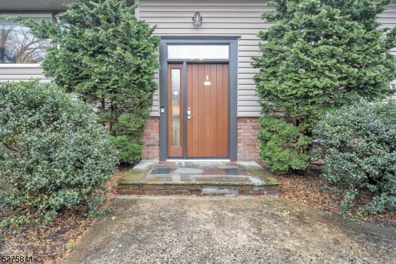 12 Oxford Dr