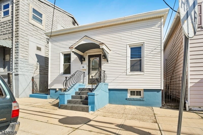 78 Holmes St