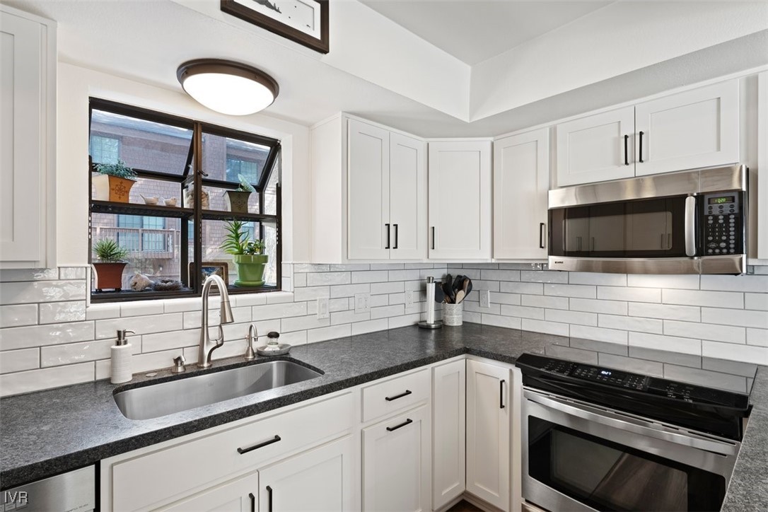 875 Southwood Boulevard 18