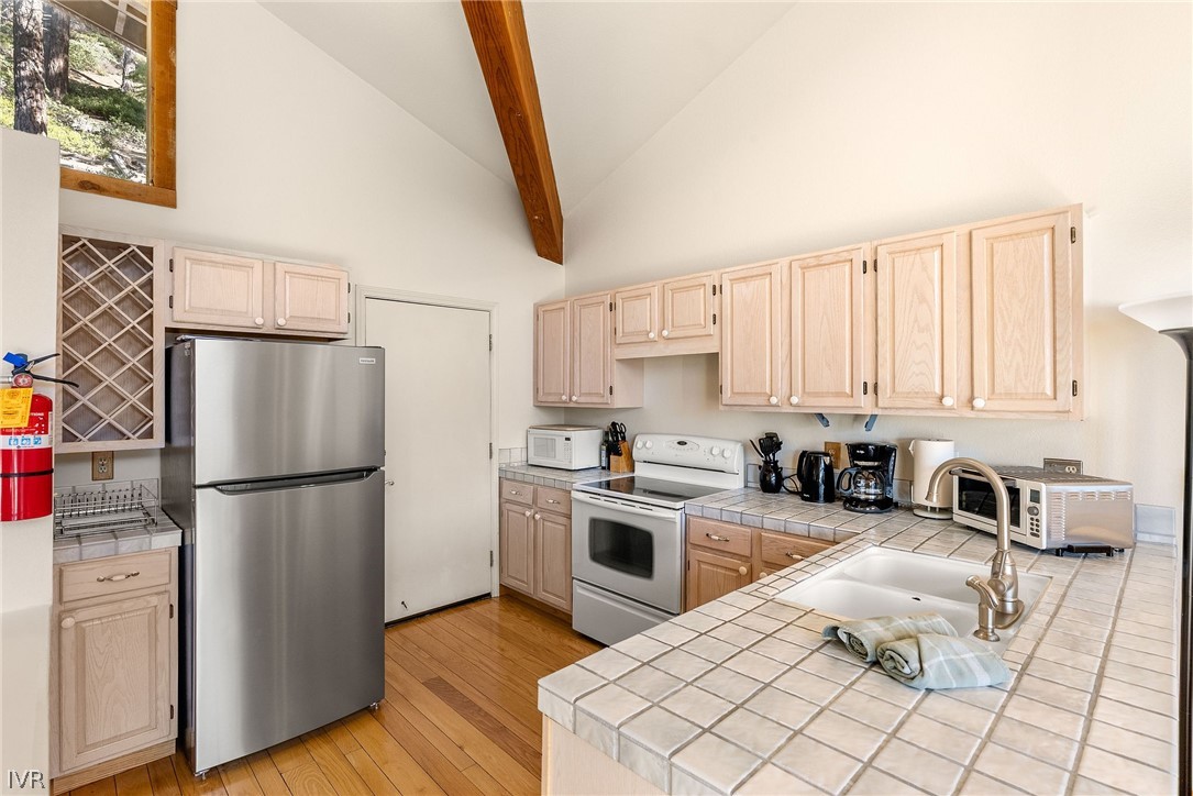 400 Fairview Boulevard 80