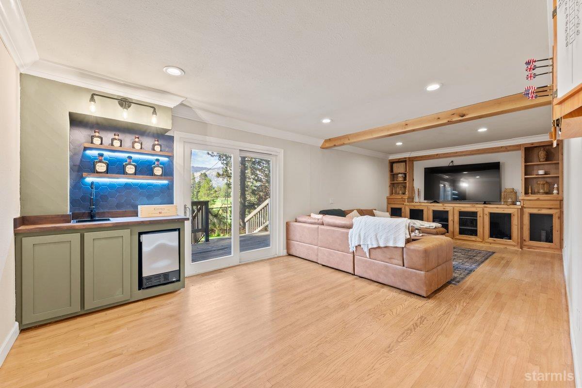 1935 Apache Avenue