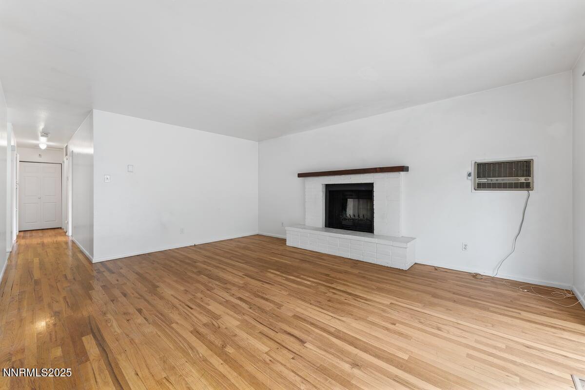1421 Surf Way