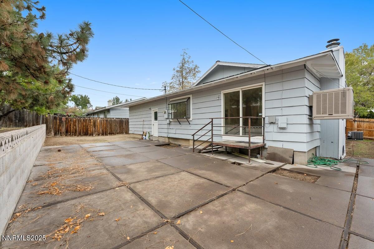 1421 Surf Way