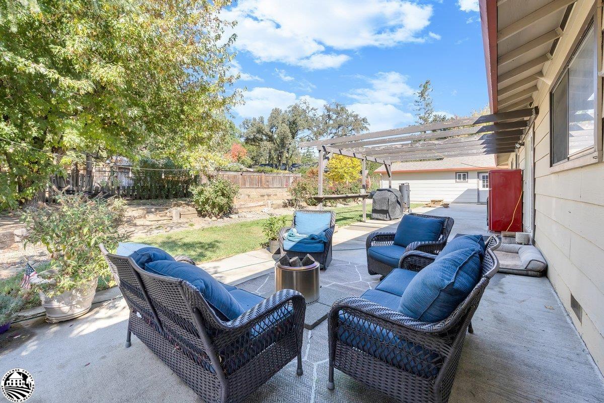 21692 Bellview Creek