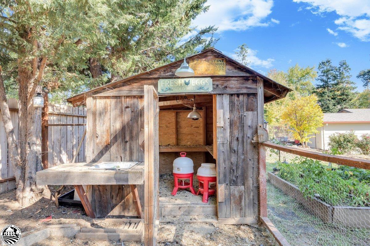 21692 Bellview Creek