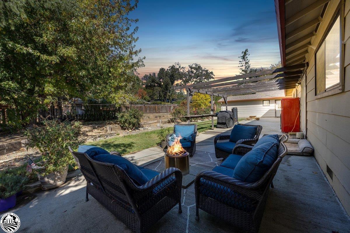 21692 Bellview Creek