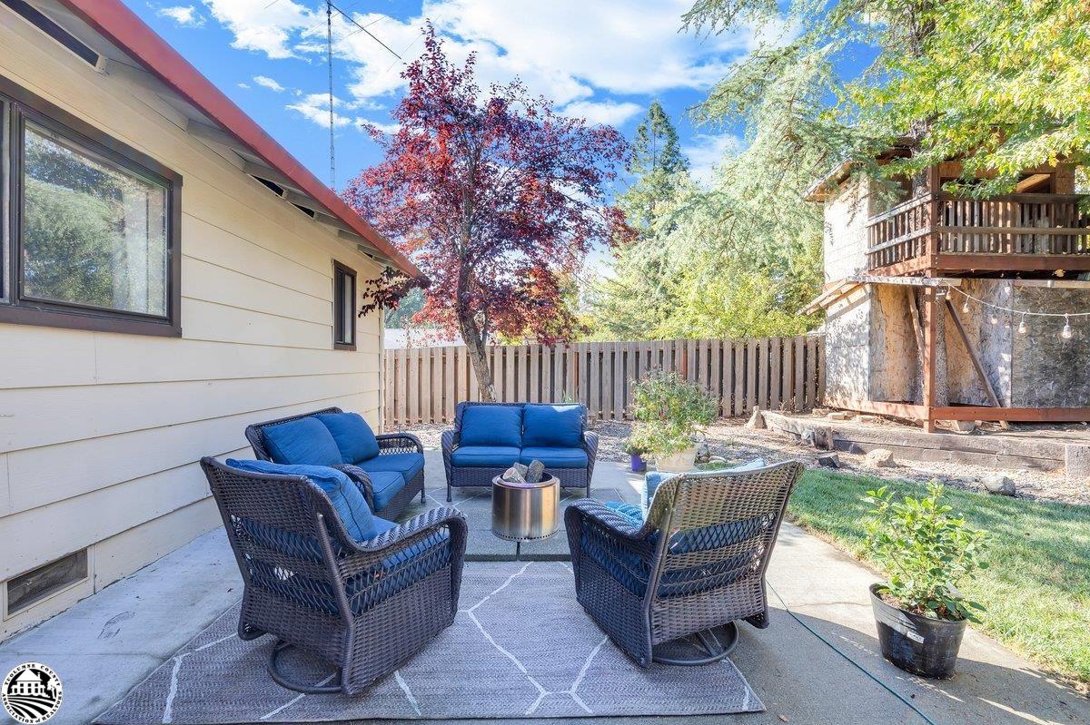 21692 Bellview Creek