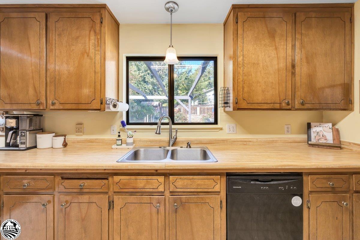 21692 Bellview Creek
