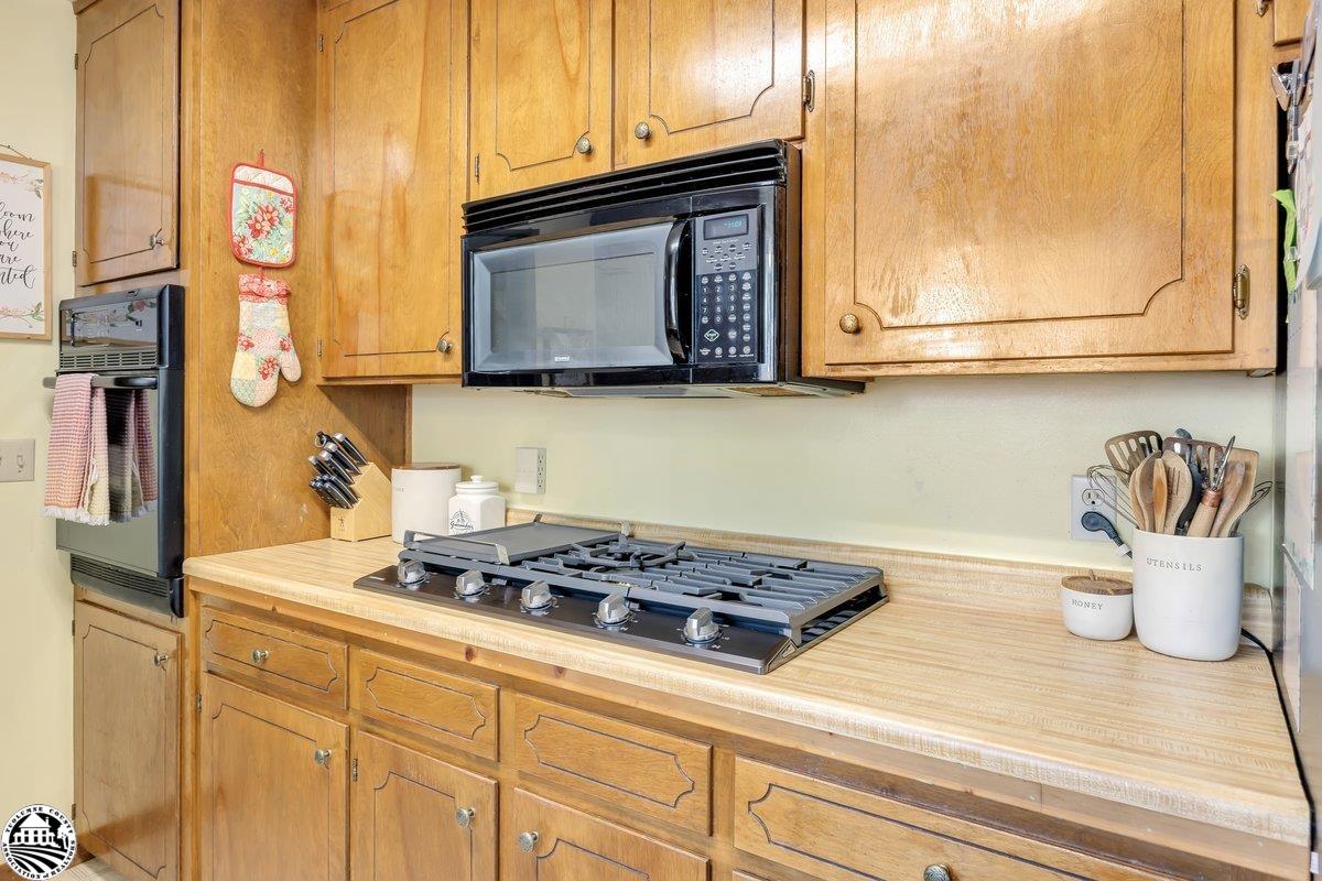 21692 Bellview Creek