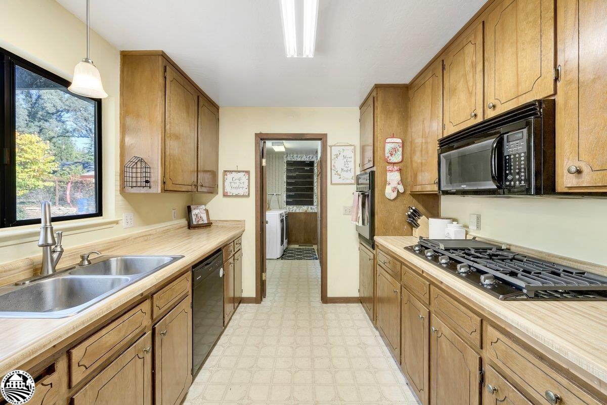 21692 Bellview Creek