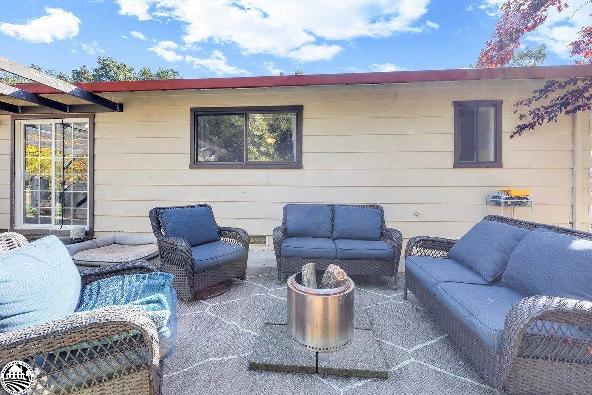 21692 Bellview Creek