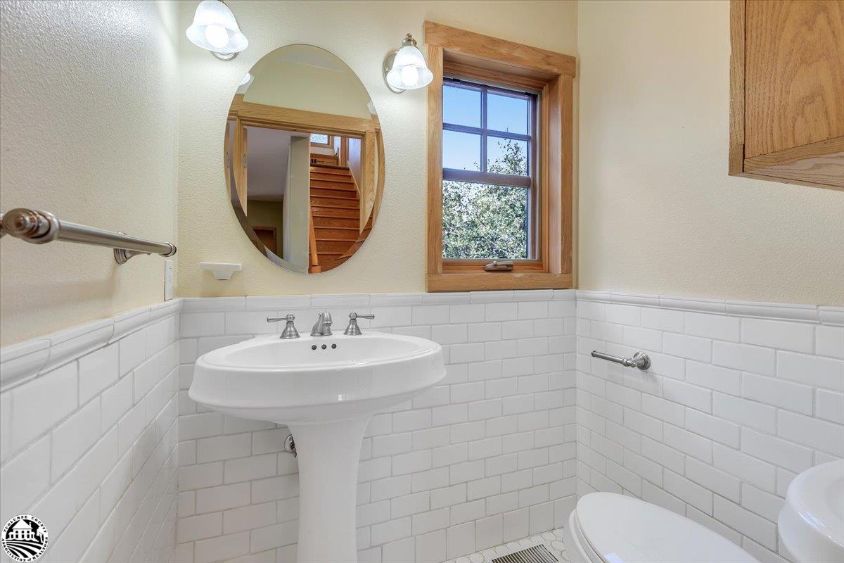 22727 Ridgemont