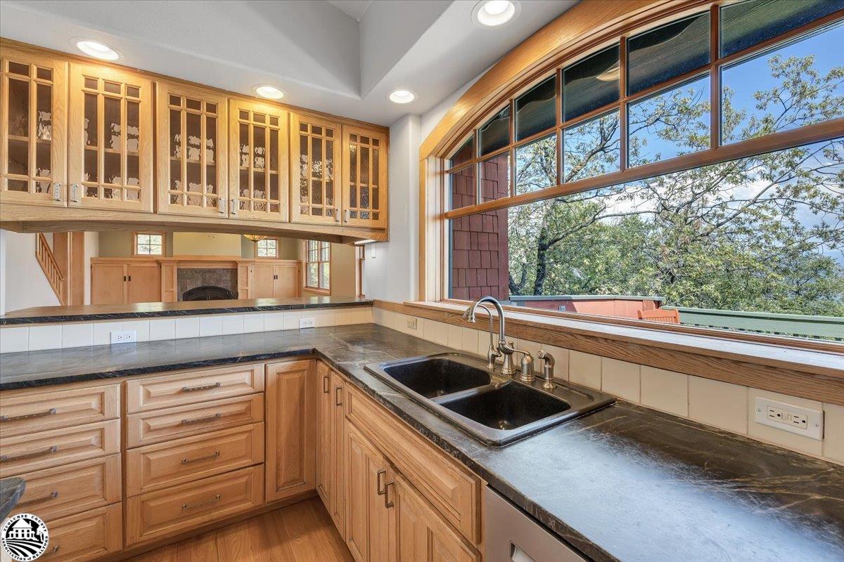 22727 Ridgemont
