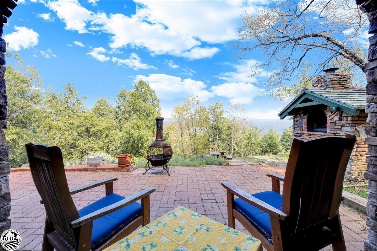 22727 Ridgemont