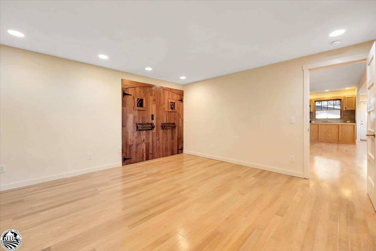 22727 Ridgemont