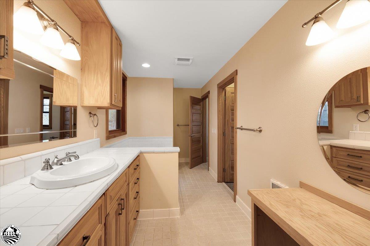 22727 Ridgemont