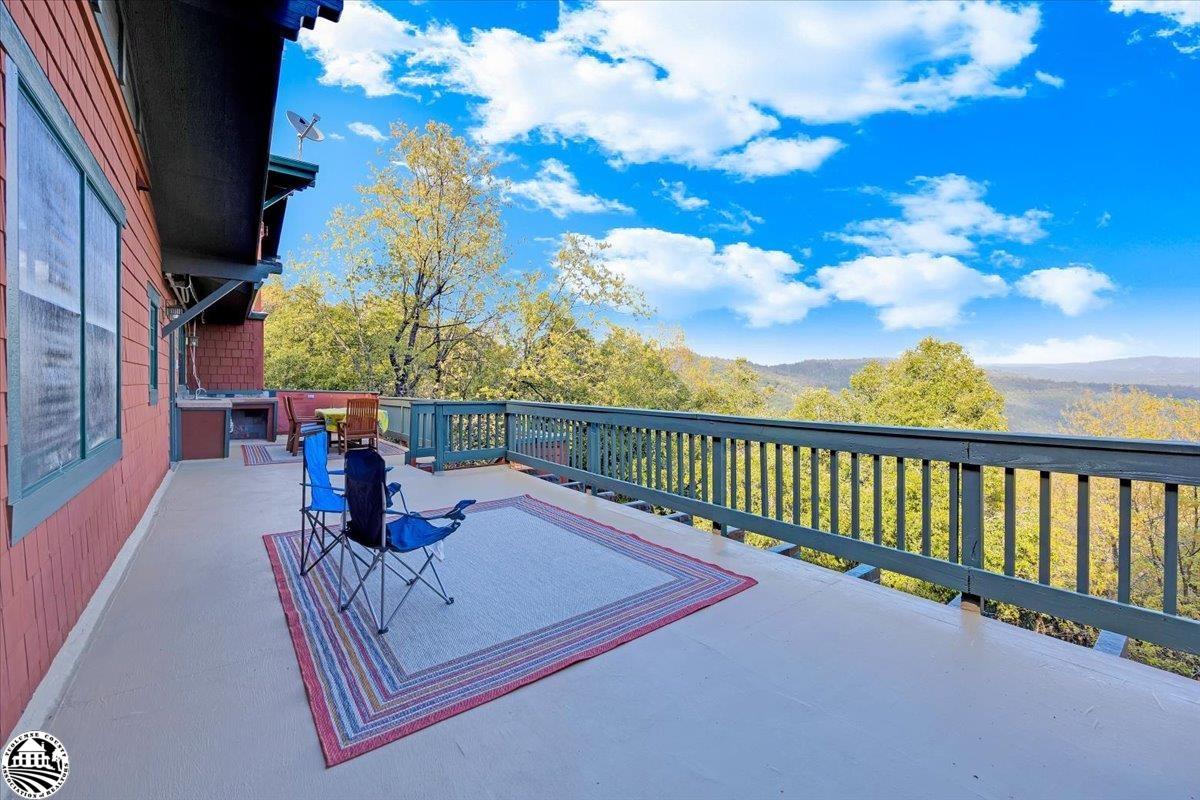22727 Ridgemont