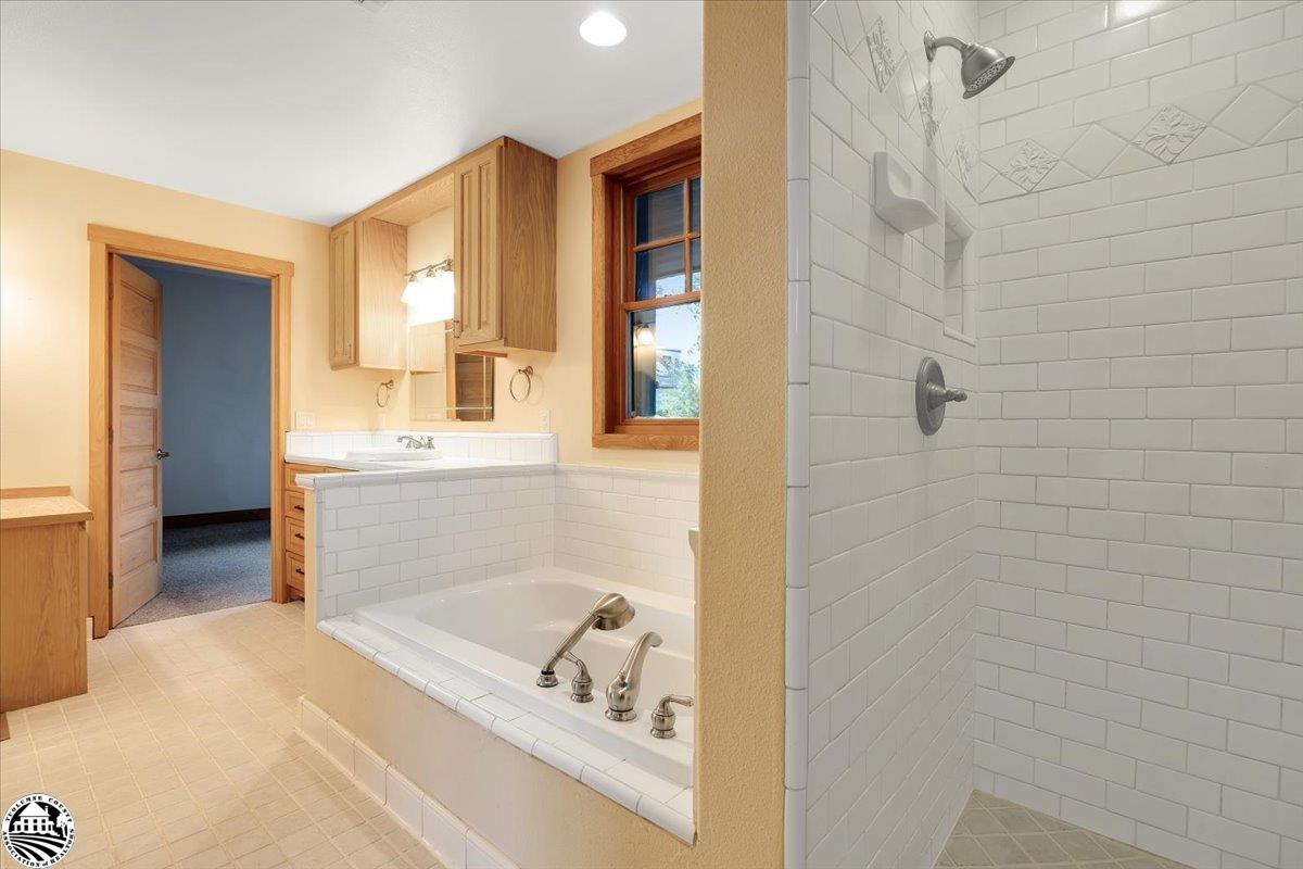 22727 Ridgemont