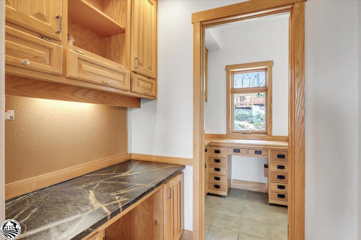 22727 Ridgemont