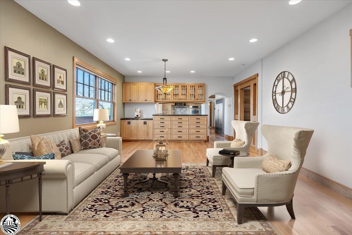 22727 Ridgemont