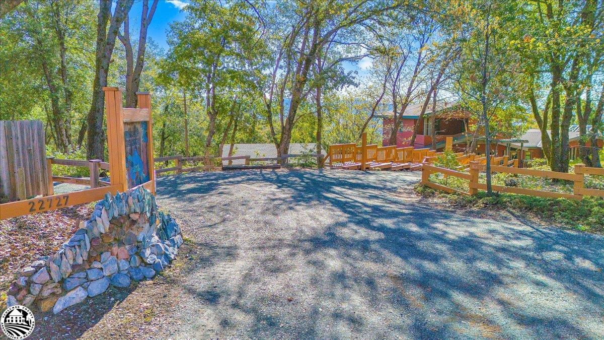 22727 Ridgemont