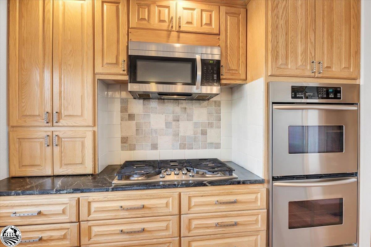 22727 Ridgemont