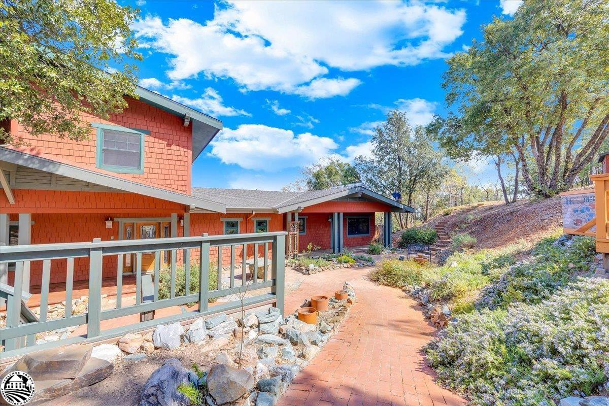 22727 Ridgemont