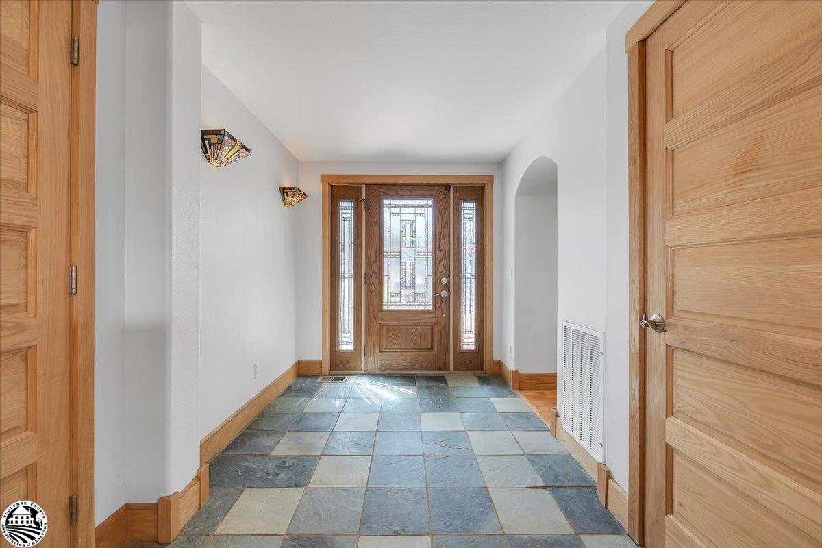 22727 Ridgemont
