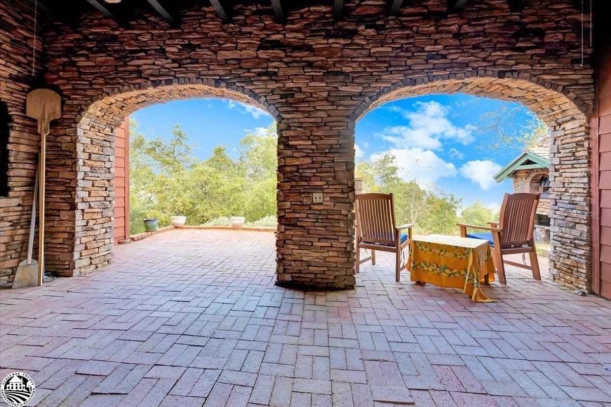 22727 Ridgemont
