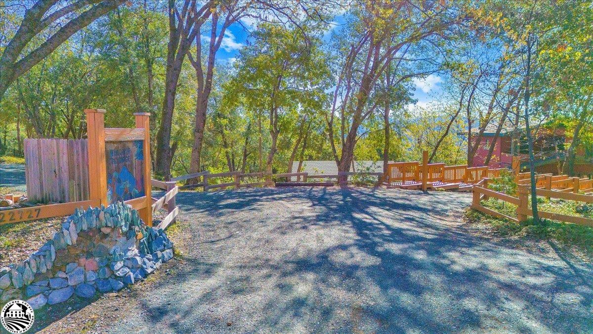 22727 Ridgemont