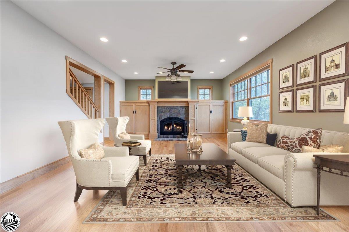 22727 Ridgemont