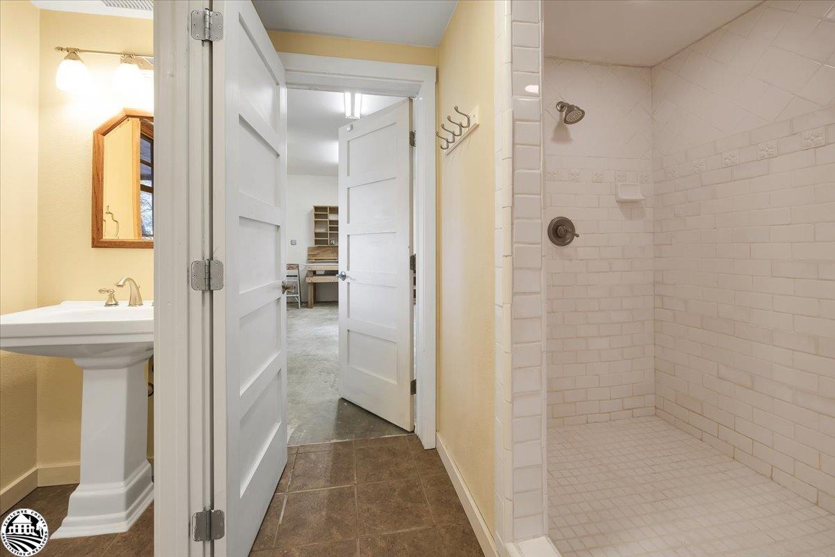 22727 Ridgemont