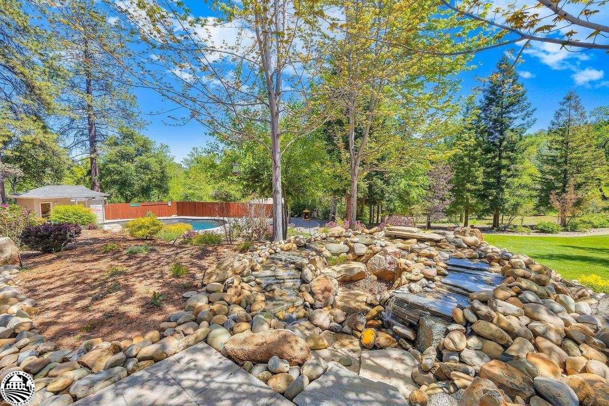 16256 Crestridge