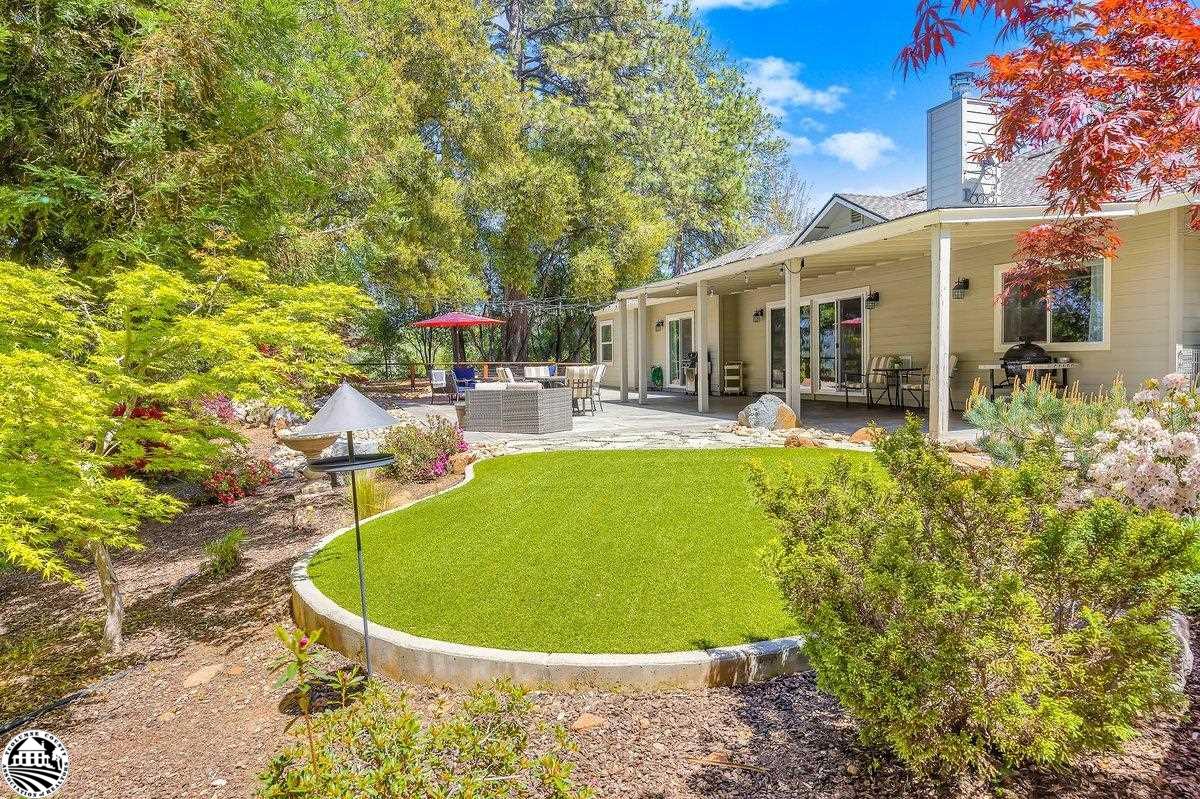 16256 Crestridge