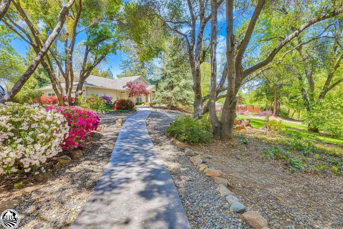 16256 Crestridge