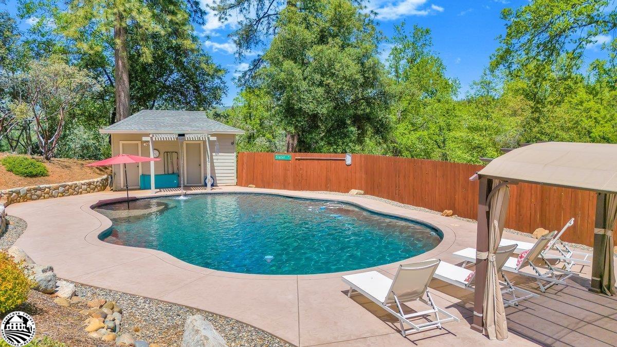 16256 Crestridge