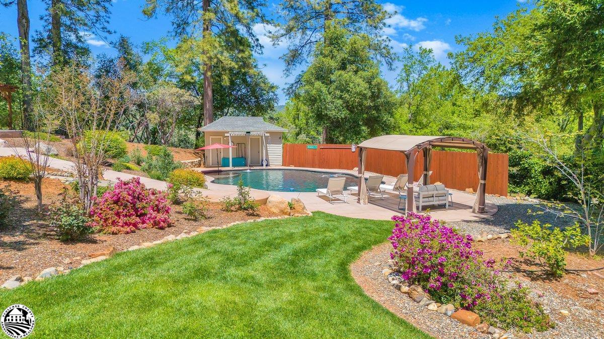 16256 Crestridge
