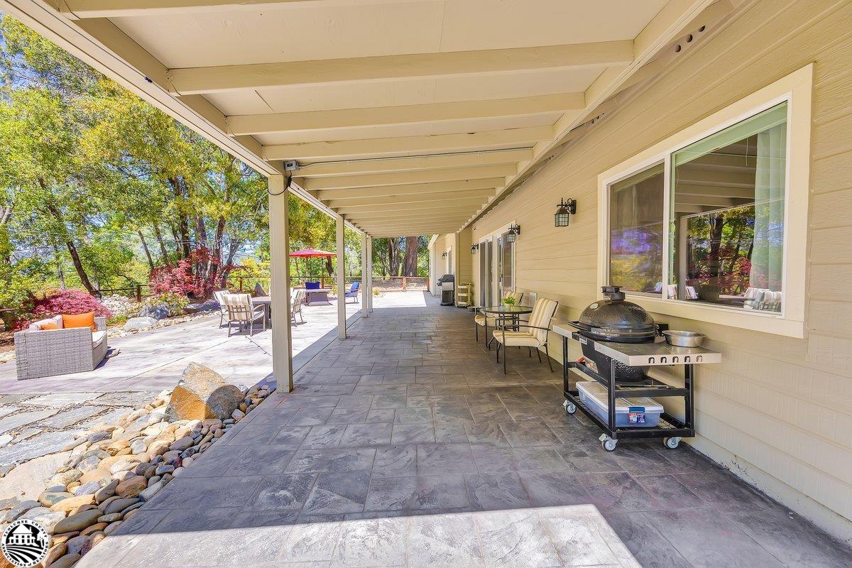 16256 Crestridge