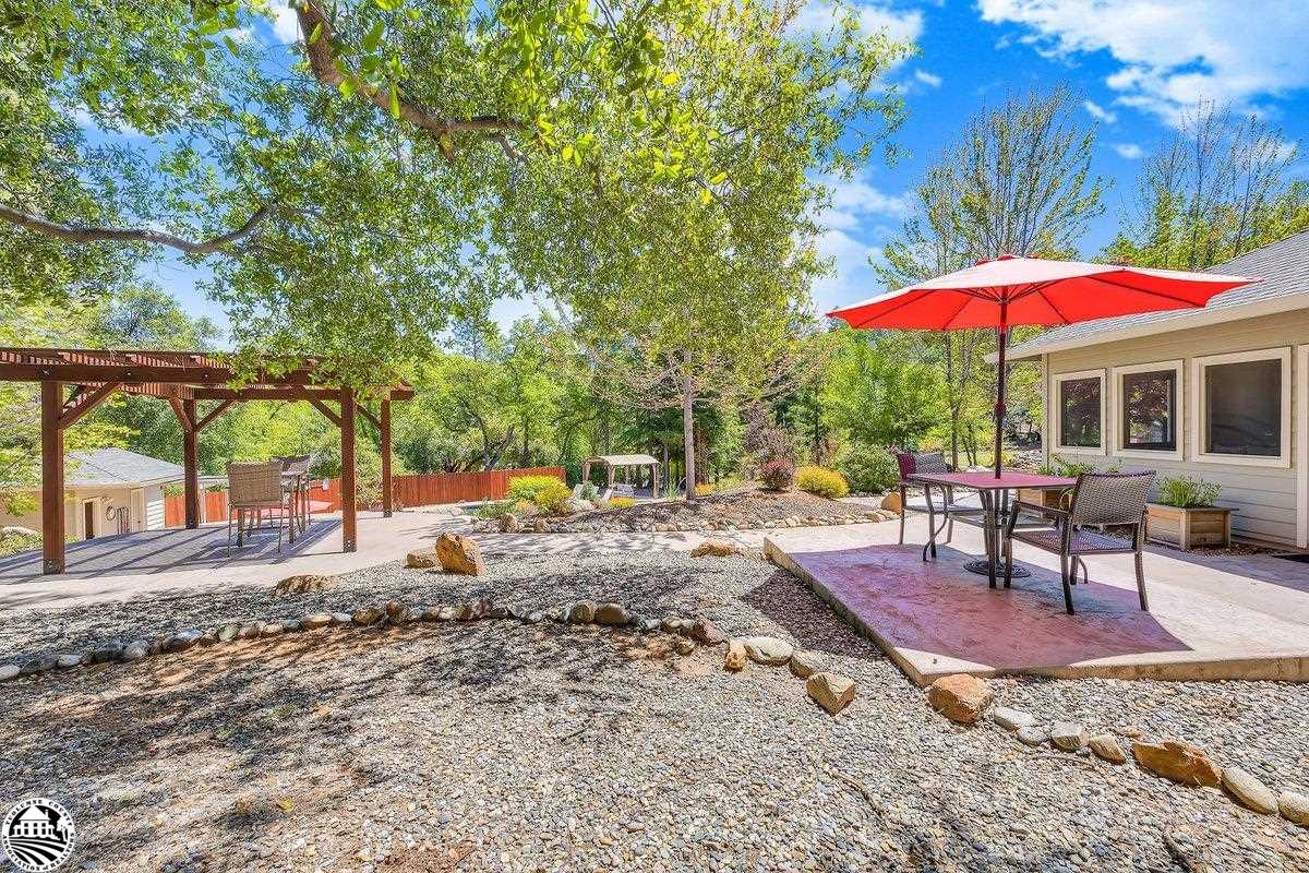 16256 Crestridge